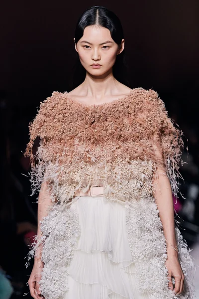 Look 75
